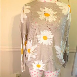 Davi & Dani Daisy Floral Beige Sweater Size S Pre-Loved please read description